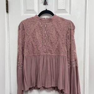 American Eagle lace top